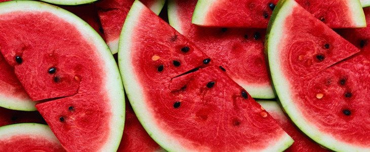 A görögdinnye édes íze ellenére kevés szénhidrátot tartalmaz, így akár cukorbetegek is fogyaszthatják, jelentős folyadéktartalma pedig segít elkerülni a kiszáradást.