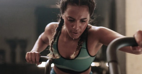 Sport utáni fáradtságra és izomlázra természetes segítség a feketekömény olaj: gyorsabb regeneráció, antioxidáns védelem és ízületbarát támogatás.