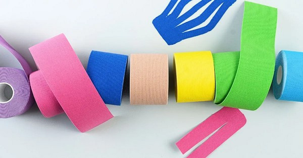 Túlterhelt izmok és sérülések kezelése kineziológiai szalaggal. Tudja meg, hogyan csökkentheti a fájdalmat és javíthatja mozgását a kinezio tape segítségével!