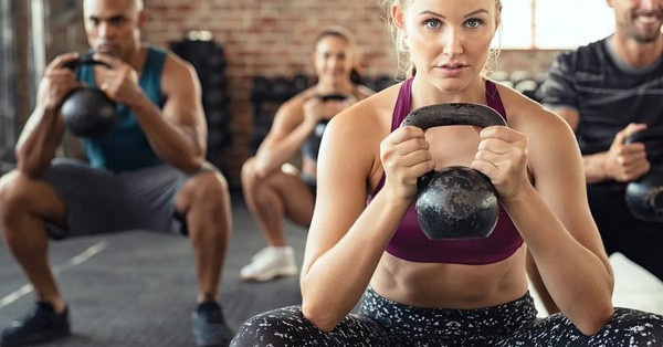 A kettlebell nem csak divat, hanem a funkcionális regeneráció eszköze. Javítson tartásán és keringésén orosz gömbsúlyzóval. Olvassa el tippjeinket a fittebb életért!