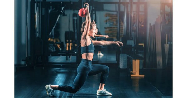 Szerezze vissza teste mobilitását kettlebellel! Hatékony megoldás az ülő életmód ellen: erősítse törzsizmait és szüntesse meg a vállfeszültséget tudatos edzéssel.