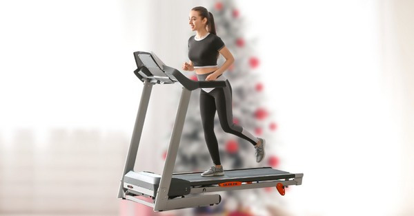 Az ünnepi időszakban se feledkezzünk meg a rendszeres testmozgásról, például a futás otthon is megoldható futópad segítségével.