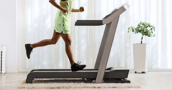 Tudta, hogy a sport a legjobb stresszoldó? Tudja meg, hogyan javítja a hangulatot és az alvásminőséget az edzés, miközben magabiztosabbá és tudatosabbá válik!