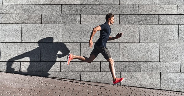 Ne az önfegyelmet erőltesse! Építse be a mozgást a meglévő rutinjába egyszerű szokáshalmozással. Az otthoni fitneszgépek segítenek a rendszerességben.