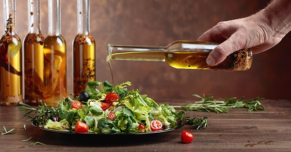 Az olívabogyóból préselt olaj évezredek óta az egyik legbiztonságosabb és legkedveltebb alapanyag.