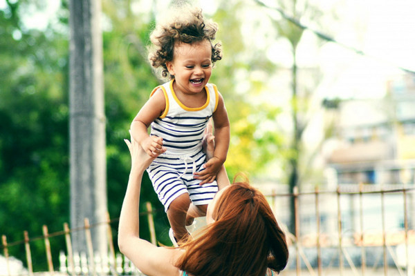Ha nemrég szültél, akkor a babával a szabadban tett séták az alapjai a regenerálódásodnak.