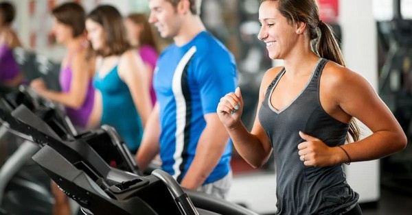 Feszélyezi a fitnesztermek világa és a folyamatos megfelelési kényszer? Fedezze fel, hogyan válhat a testmozgás öngondoskodássá a saját, privát környezetében.