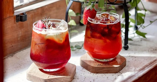 Nem csak télen esik jól! A tea nyáron cold brew jegesteaként is tökéletes frissítő. Ismerje meg a legjobb teafajtákat az aktív és egészséges mindennapokhoz!