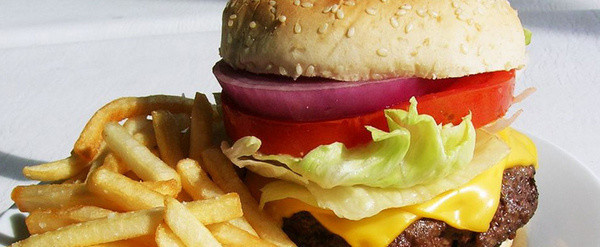 A gyorséttermi ételek sajnos gyakran egészségtelen összetevőkből állnak.